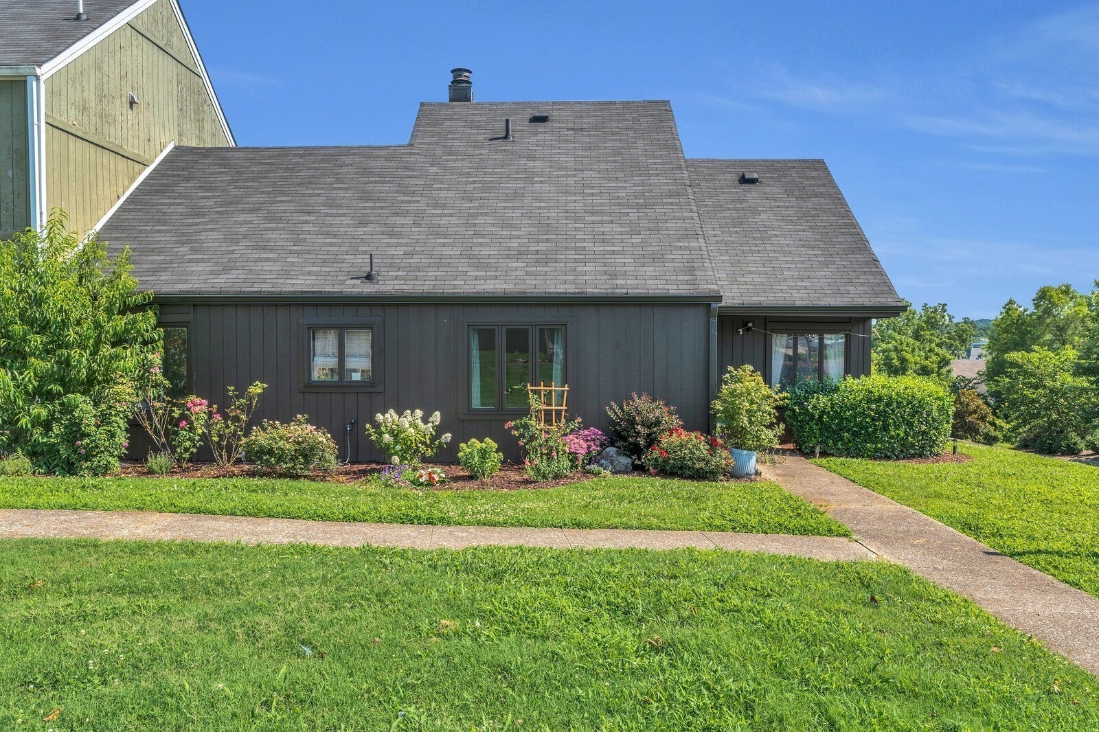 210 Raintree Dr, Hermitage, TN