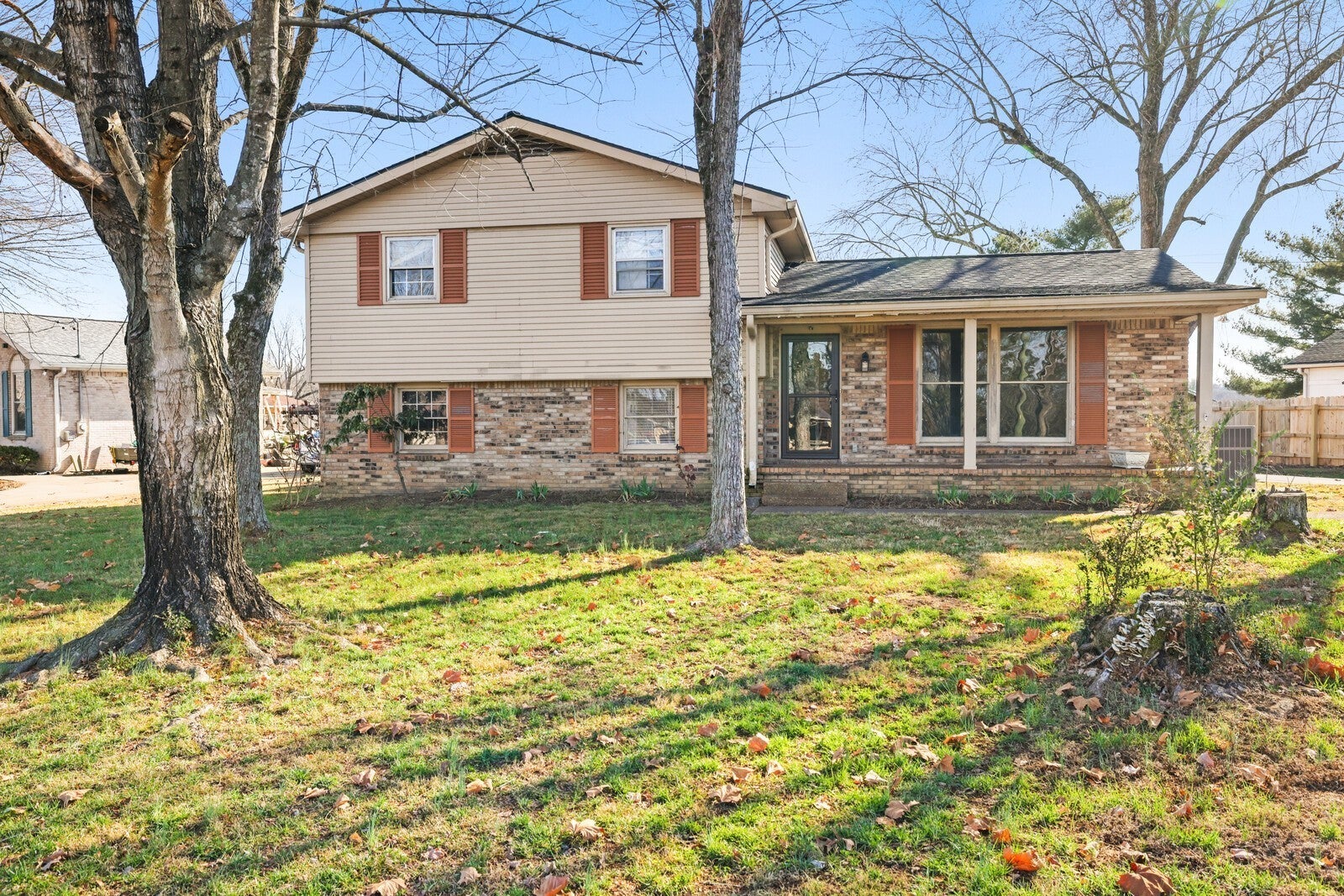 110 Lake Point Dr, Gallatin, TN